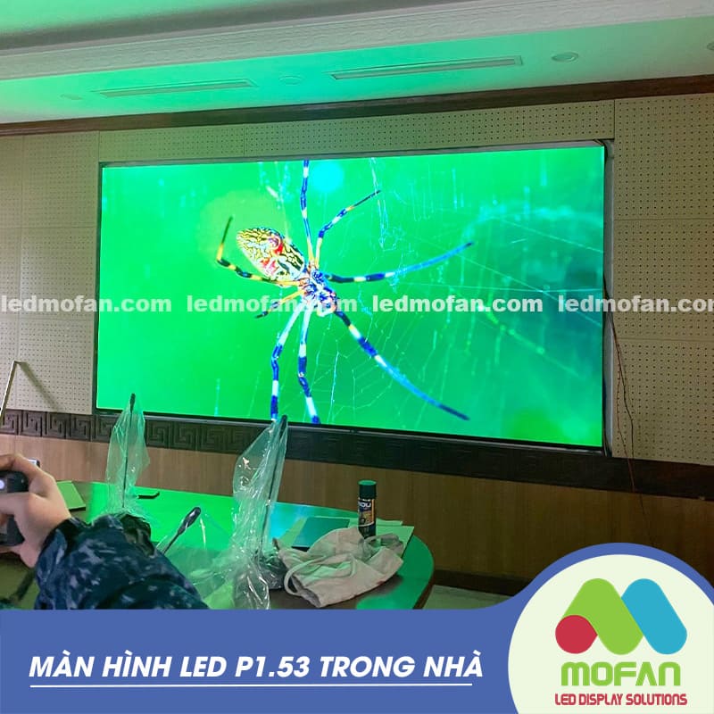 man-hinh-led-p1-53-trong-nha